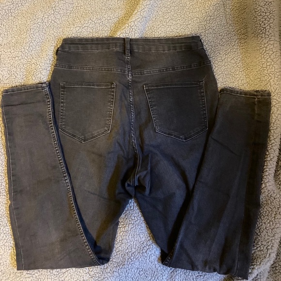 Women’s H&M black high rise skinny jeans - Picture 2 of 2
